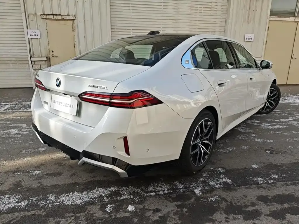 BMW i5 — фото 10