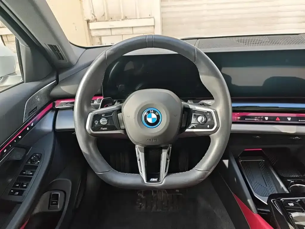 BMW i5 — фото 2