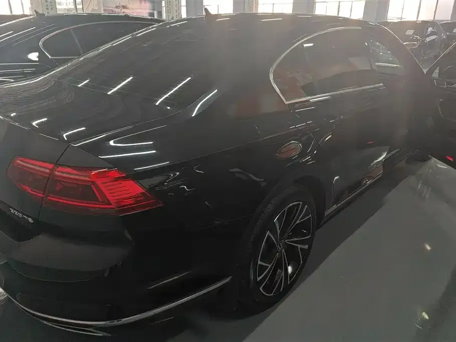 Volkswagen Passat — фото 8