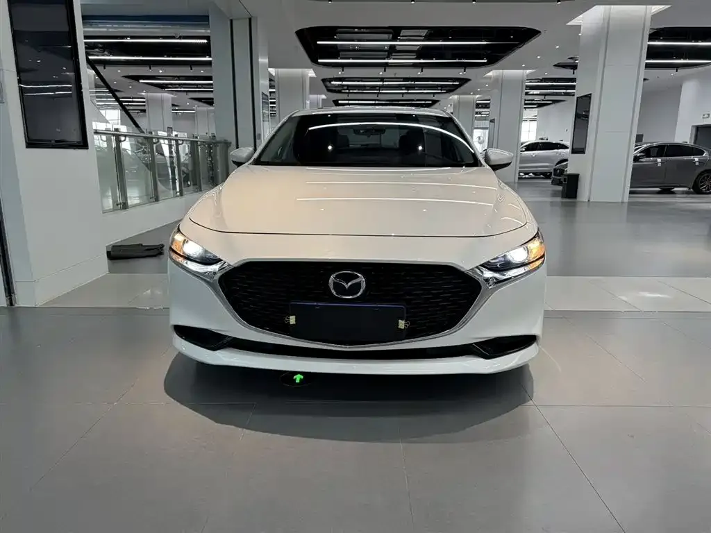 Mazda 3 Axela — фото 4