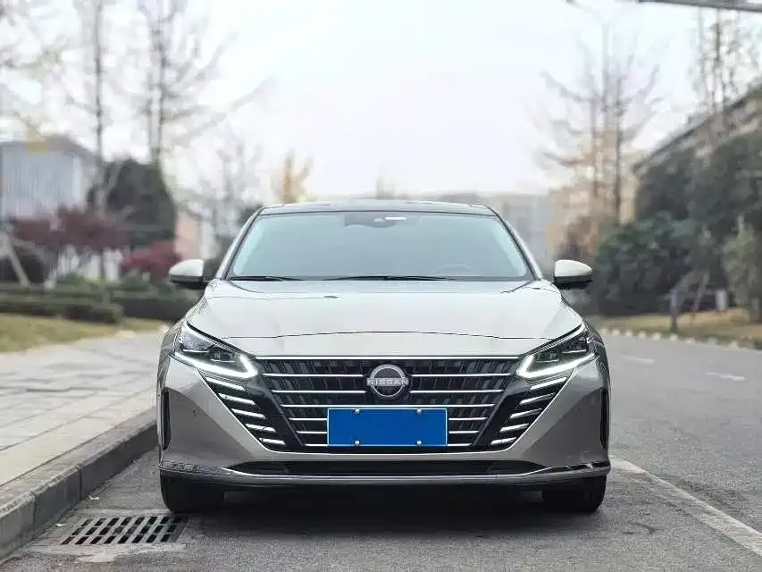 Nissan Teana — фото 1