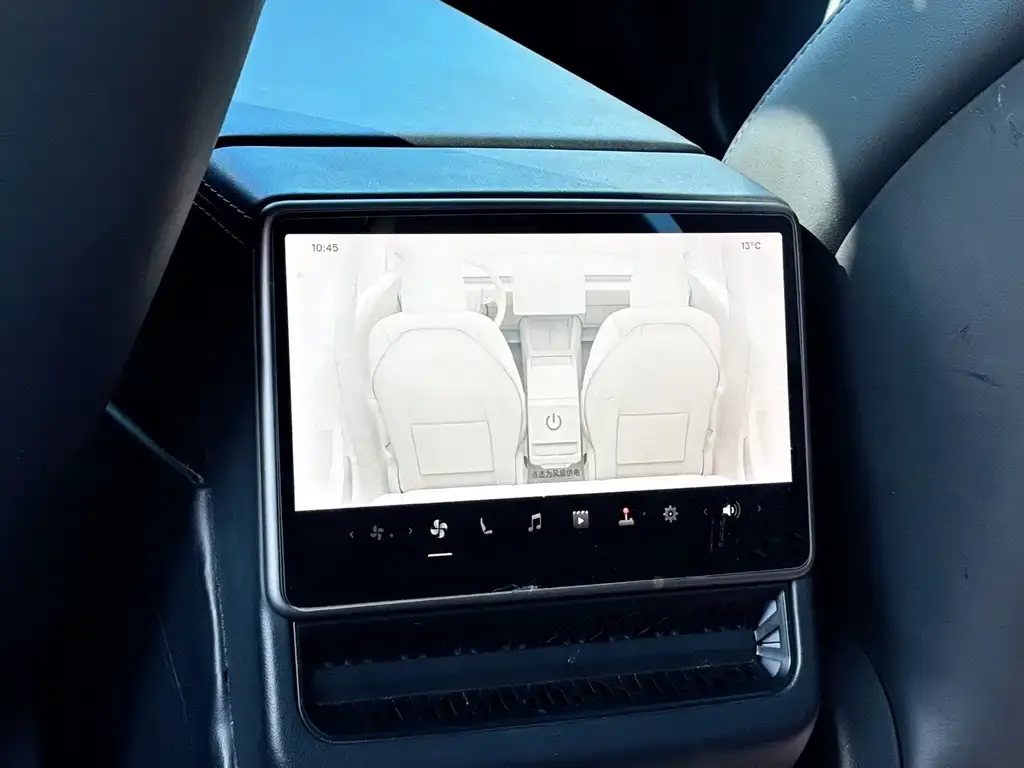 Tesla Model 3 — фото 2