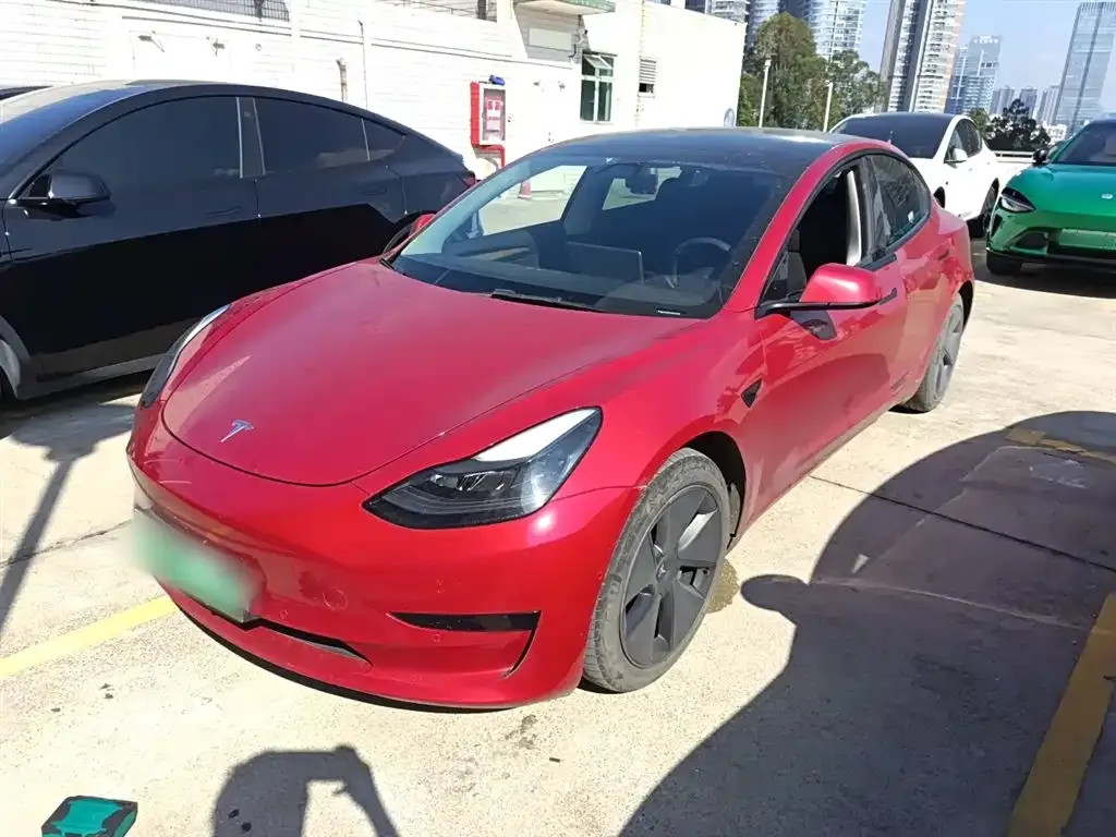 Tesla Model 3 — фото 1