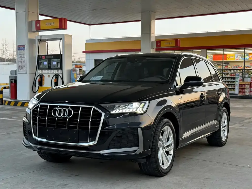 Audi Q7 — фото 1