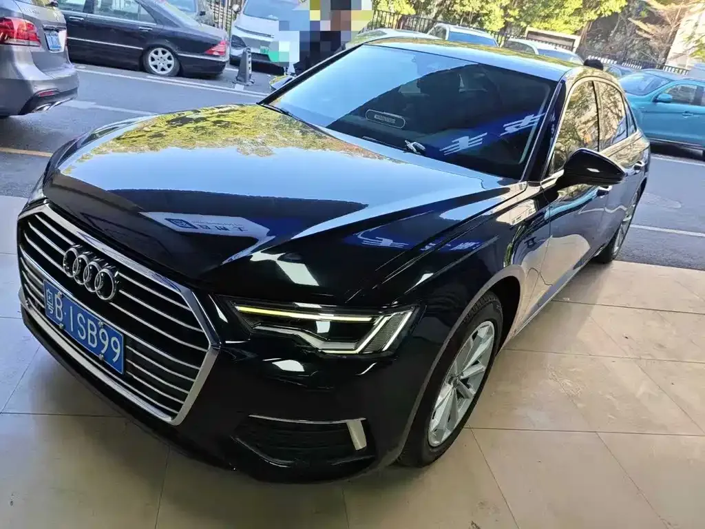 Audi A6L — фото 1