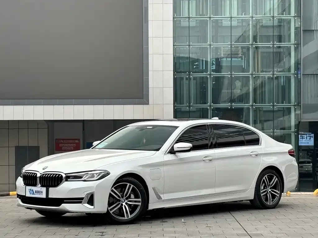 BMW 5 Series New Energy — фото 1