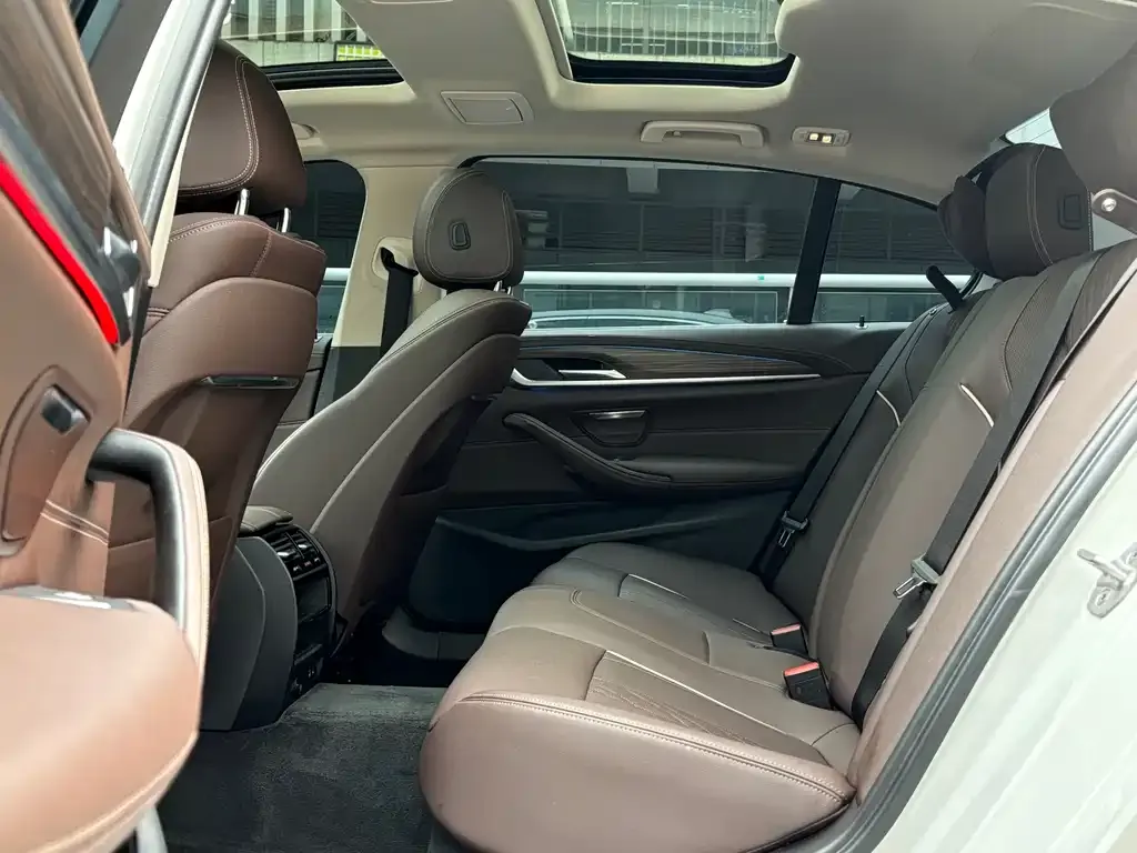 BMW 5 Series New Energy — фото 6