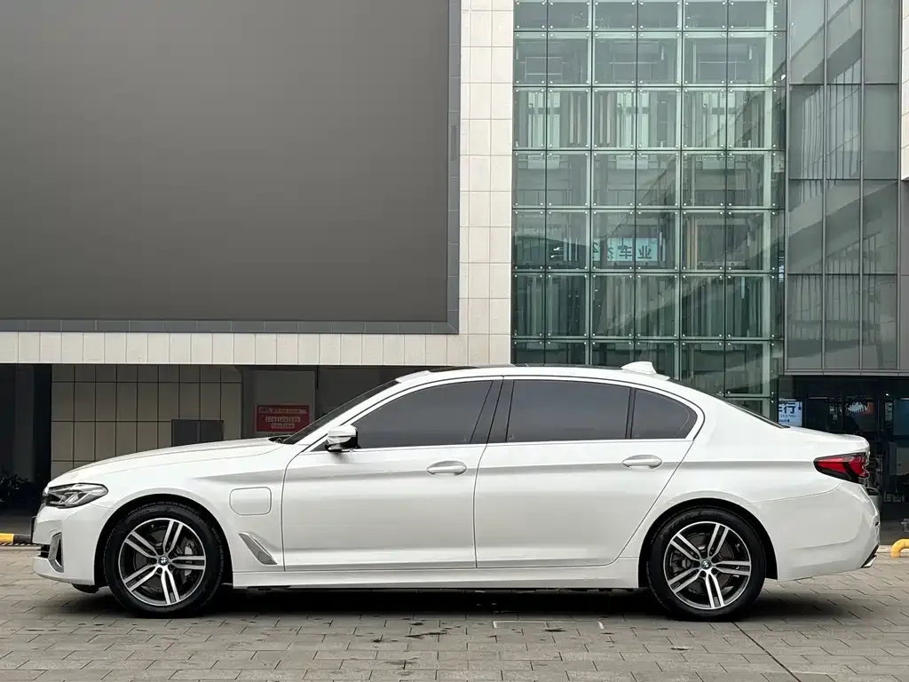 BMW 5 Series New Energy — фото 4