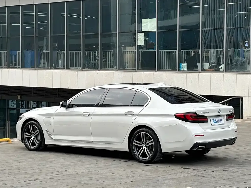 BMW 5 Series New Energy — фото 9