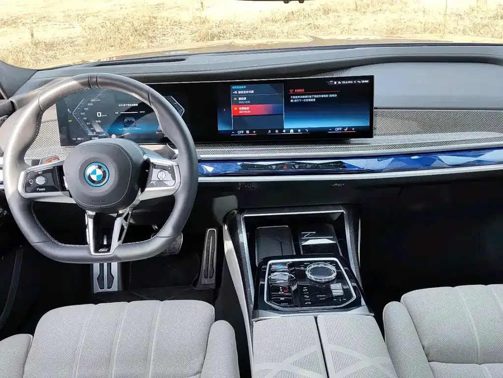 BMW i7 M70L — фото 6