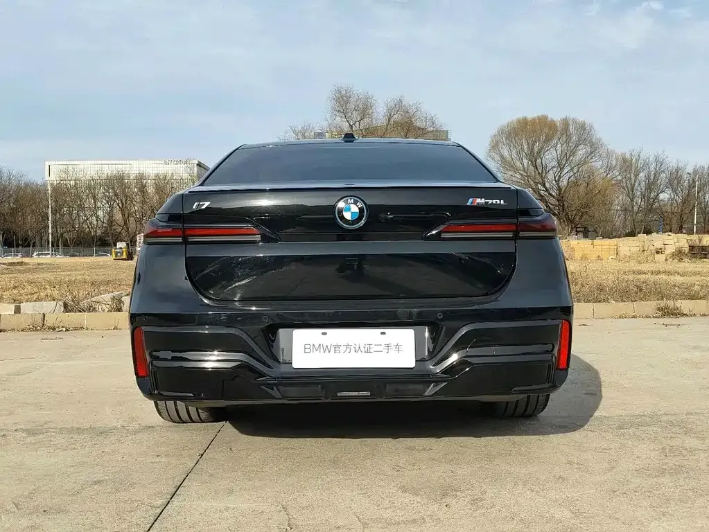 BMW i7 M70L — фото 5