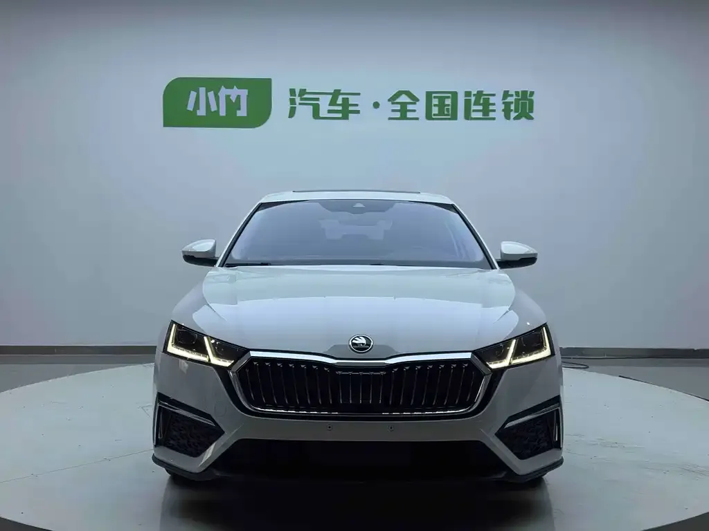 Skoda Octavia — фото 2