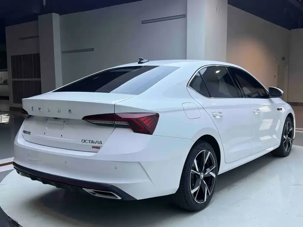 Skoda Octavia — фото 6