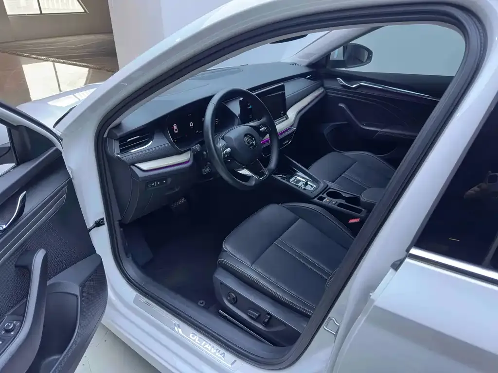 Skoda Octavia — фото 9