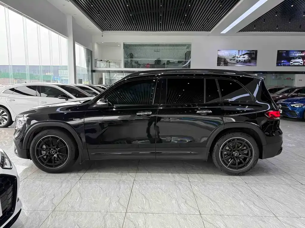 Mercedes-Benz GLB AMG — фото 6