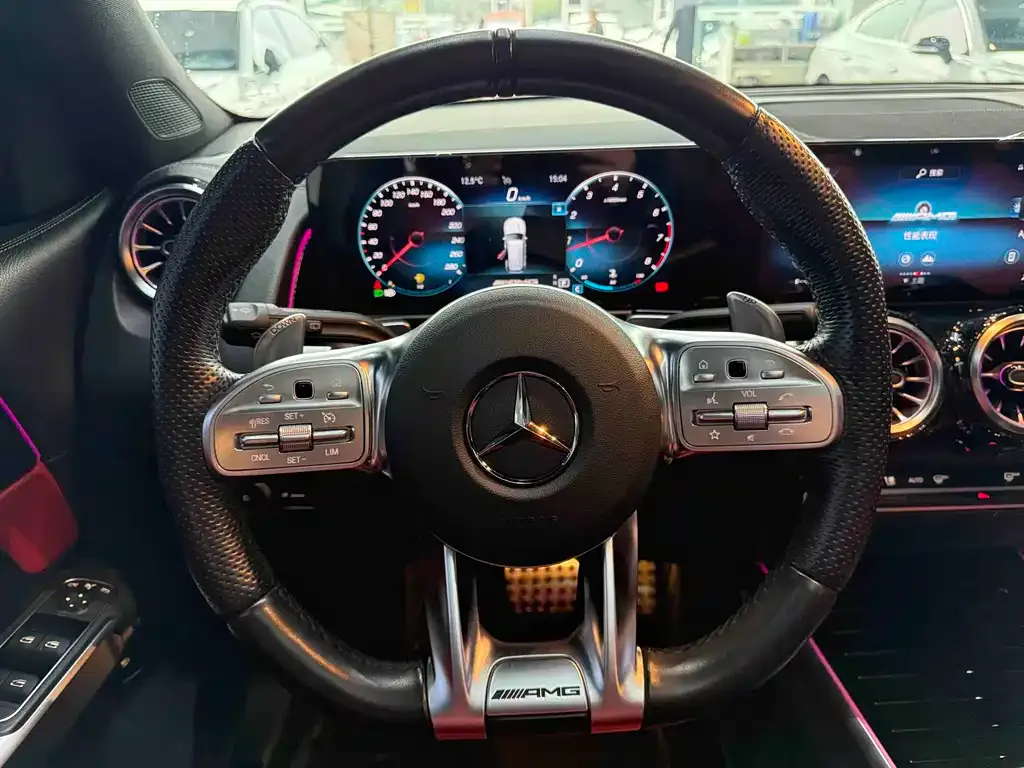 Mercedes-Benz GLB AMG — фото 4