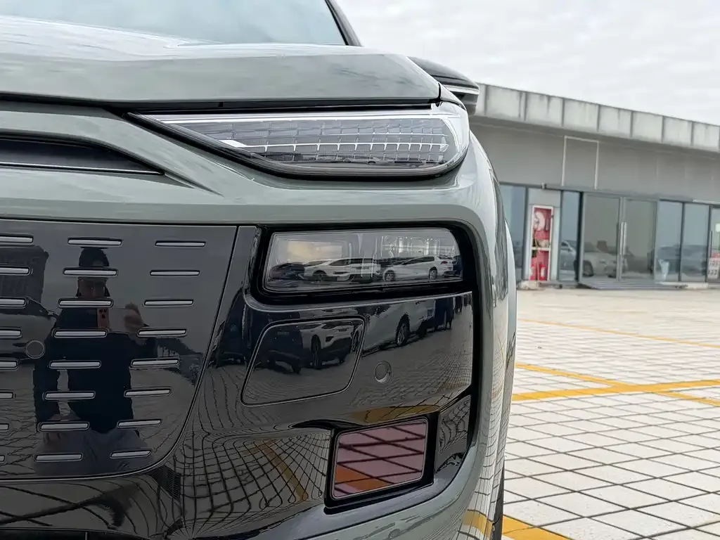 Audi Q6L e-tron — фото 2