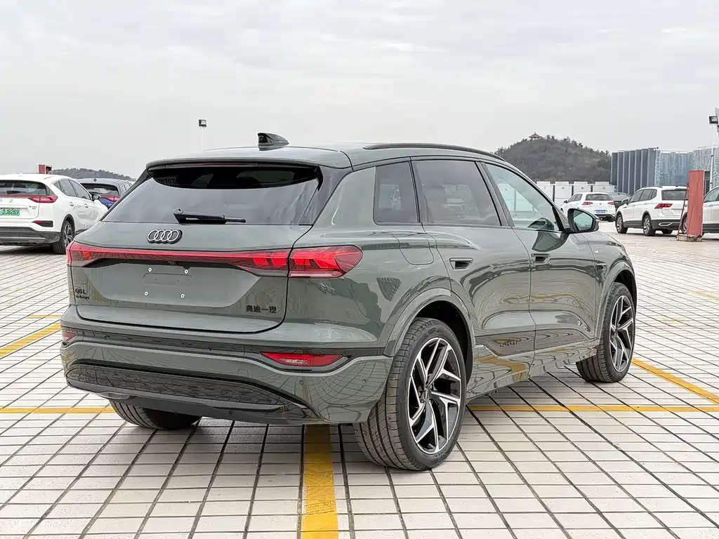 Audi Q6L e-tron — фото 4