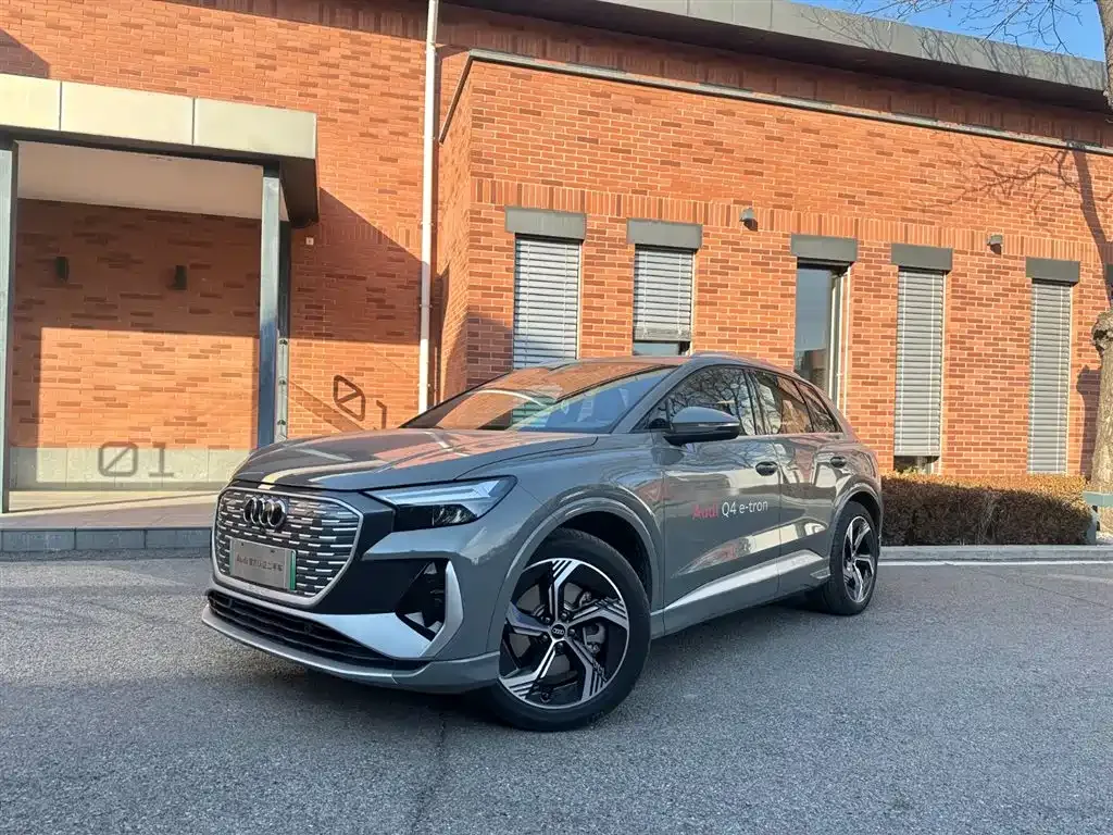 Audi Q4 e-tron — фото 1
