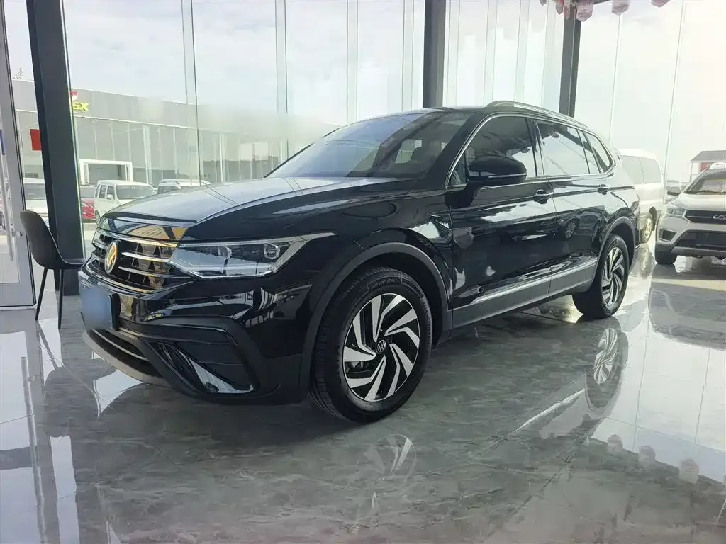 Volkswagen Tiguan L — фото 2