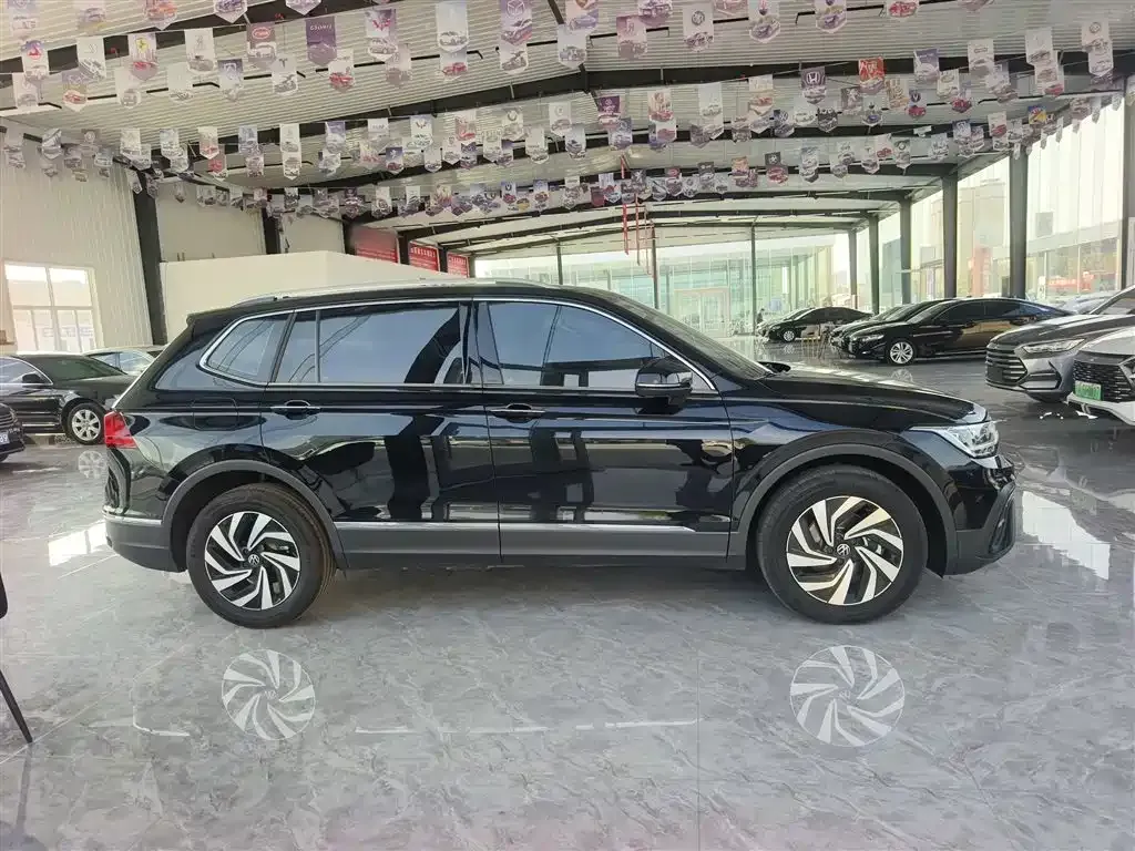 Volkswagen Tiguan L — фото 7