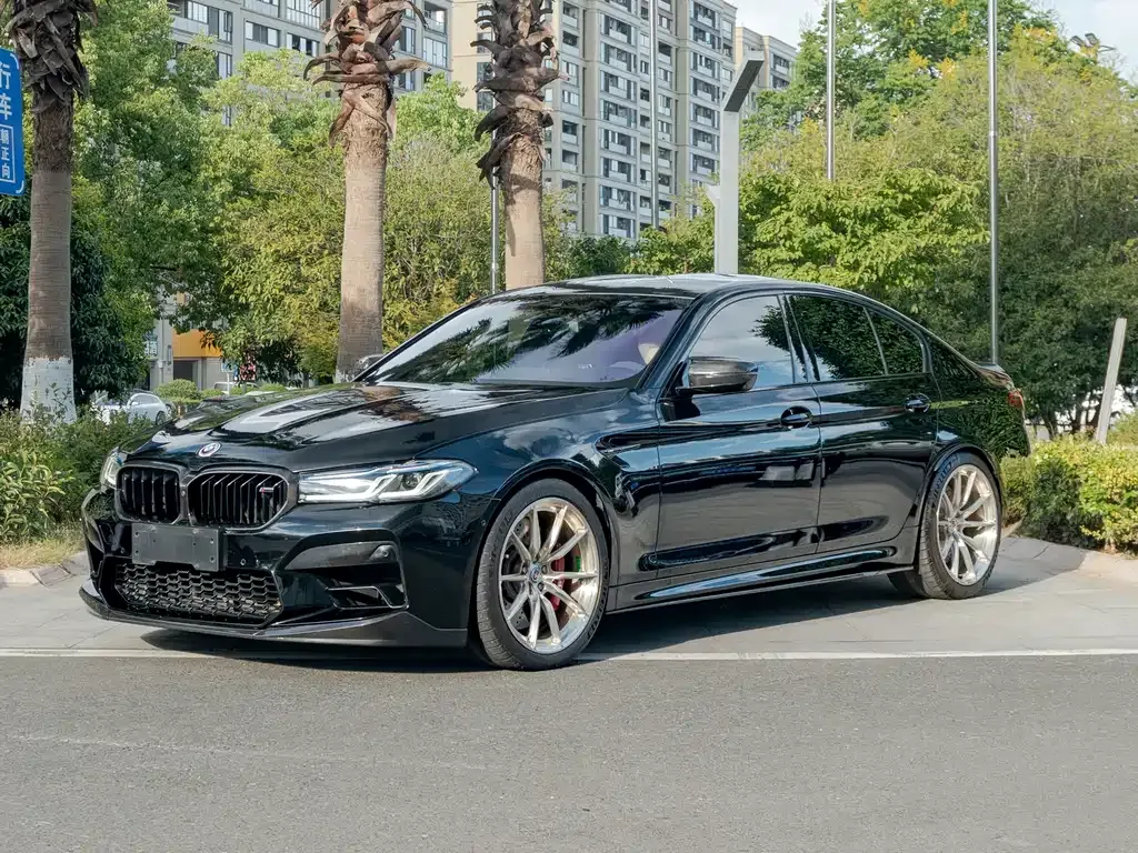 BMW M5 — фото 1