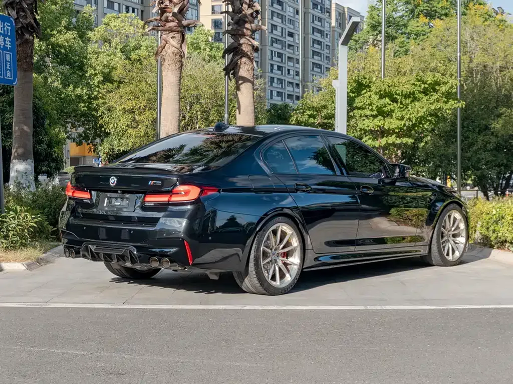 BMW M5 — фото 4
