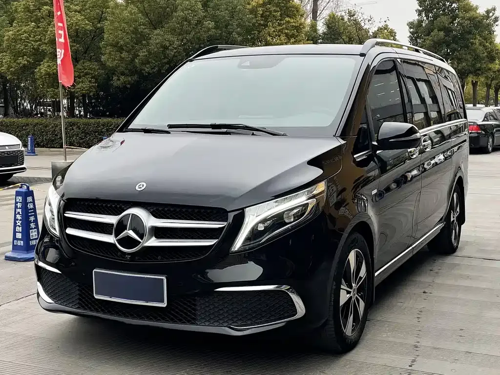 Mercedes-Benz V-Class — фото 1