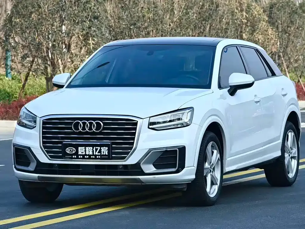 Audi Q2L — фото 1
