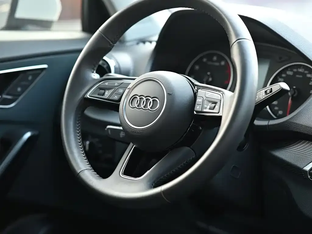 Audi Q2L — фото 2