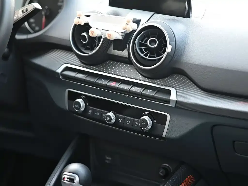 Audi Q2L — фото 4