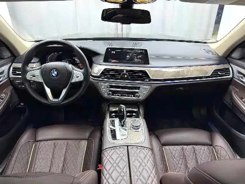 BMW 7 Series — фото 8