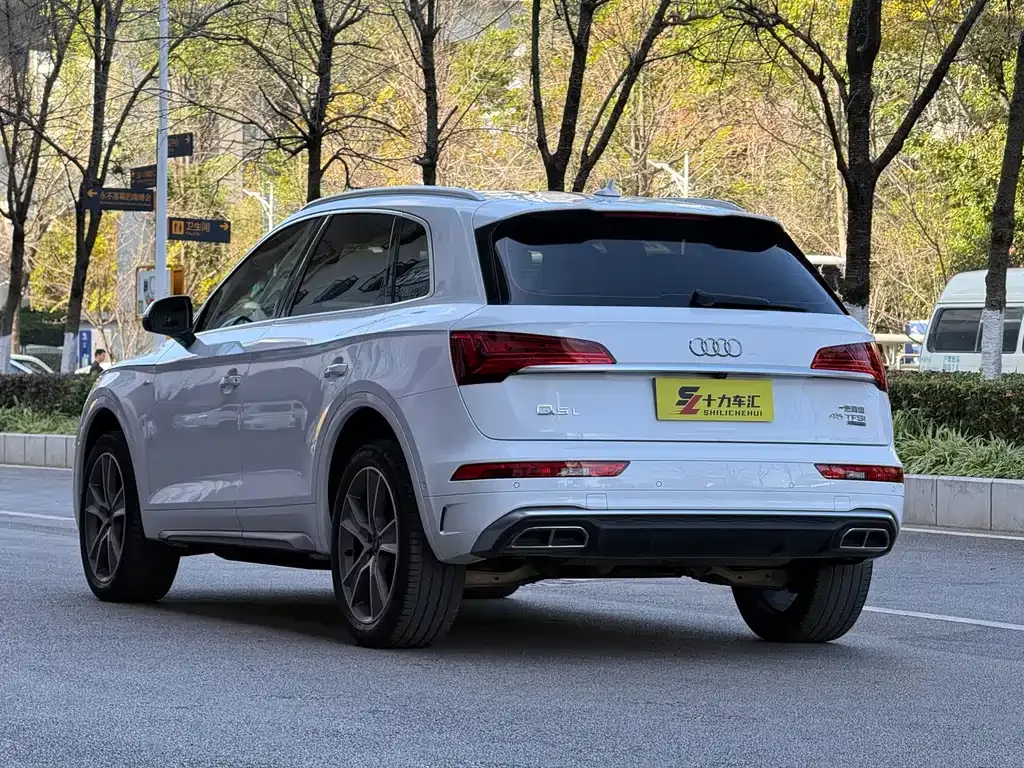 Audi Q5L — фото 8