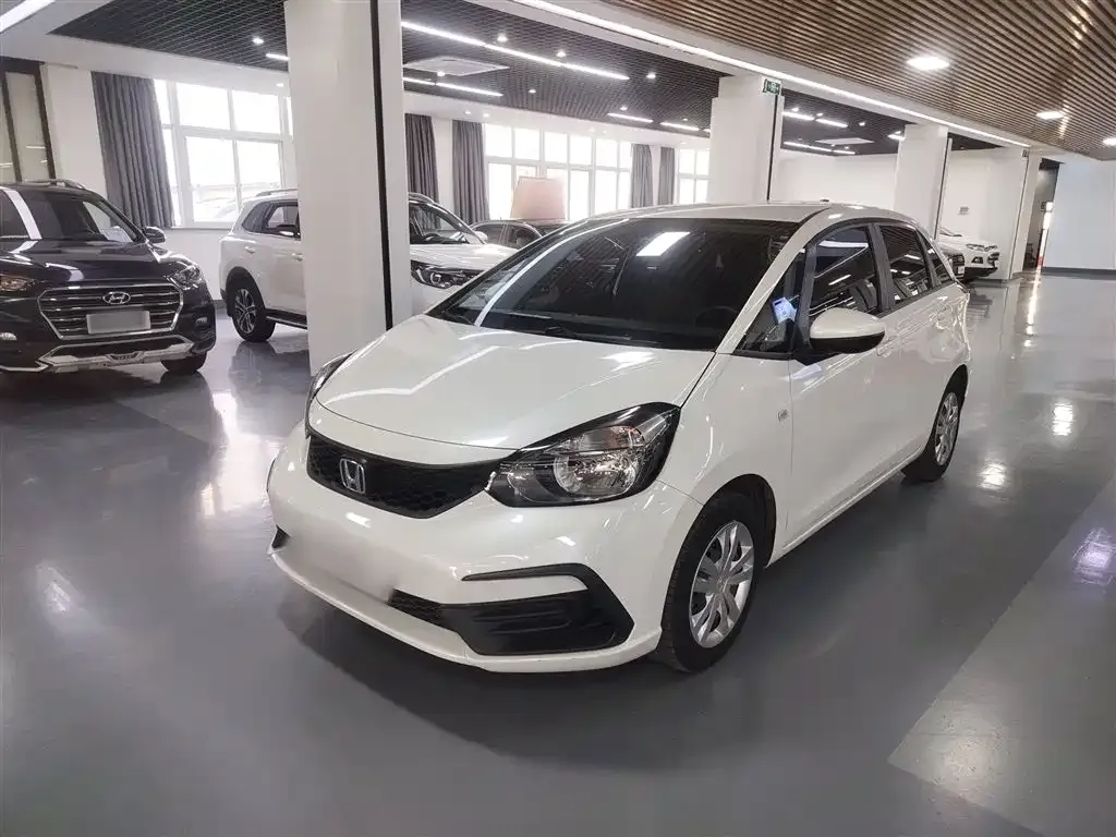 Honda Fit — фото 1