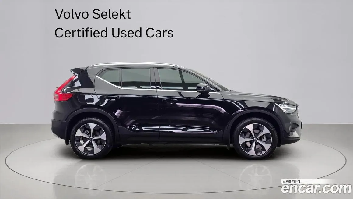 Volvo XC40 — фото 10