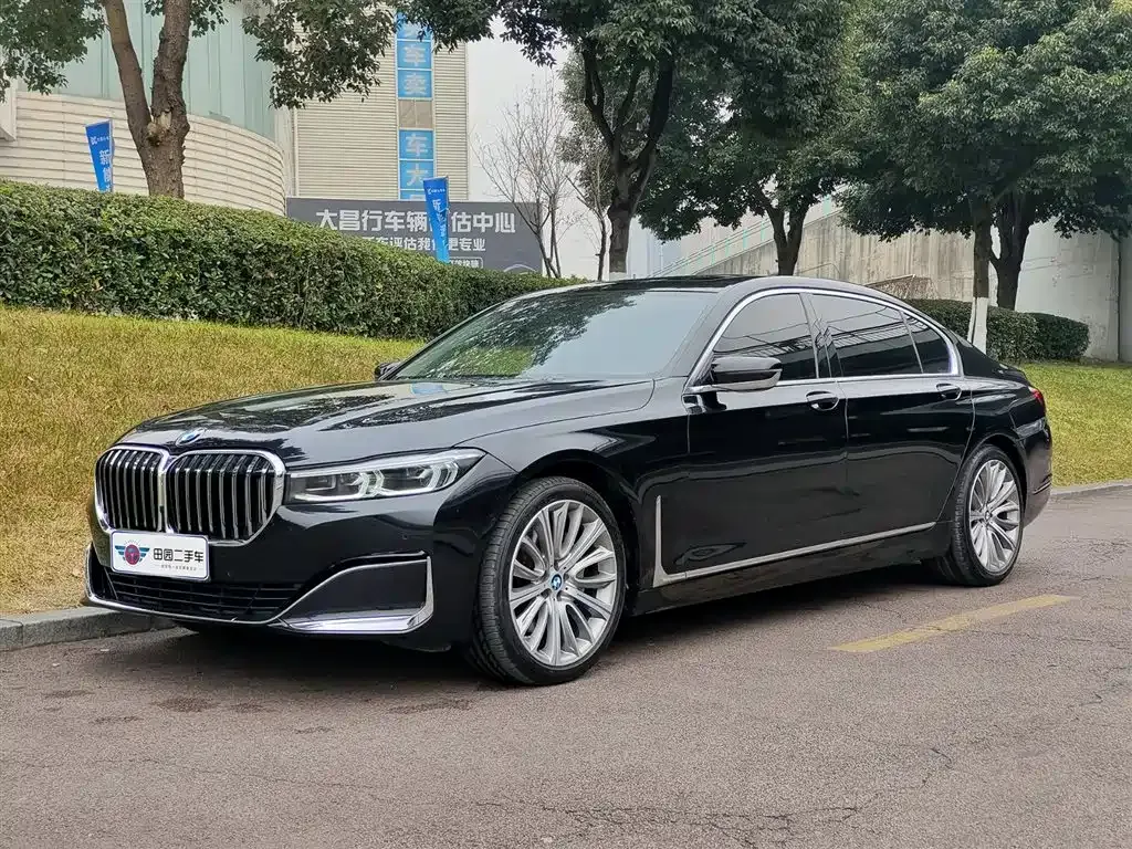 BMW 7 Series — фото 1