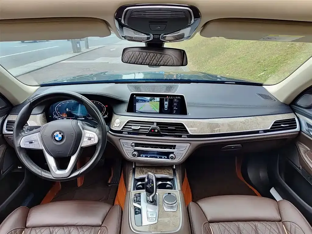 BMW 7 Series — фото 2