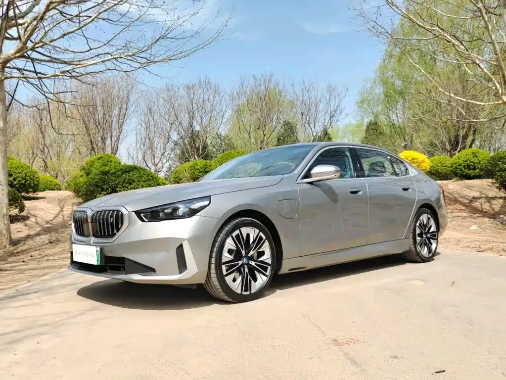 BMW i5 — фото 1