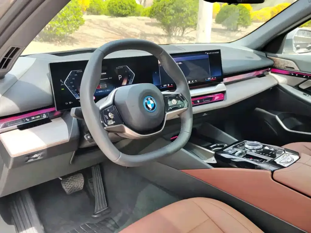 BMW i5 — фото 9