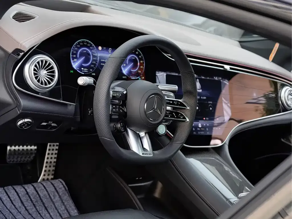 Mercedes-Benz EQS AMG — фото 3
