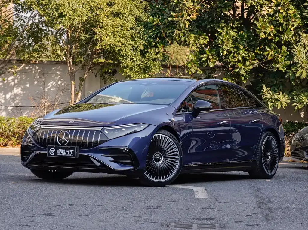 Mercedes-Benz EQS AMG — фото 10