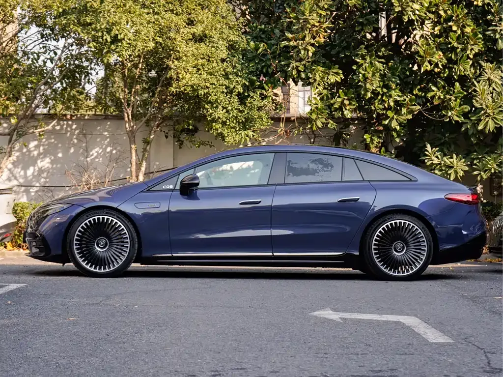 Mercedes-Benz EQS AMG — фото 8