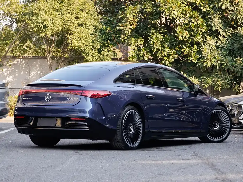 Mercedes-Benz EQS AMG — фото 9