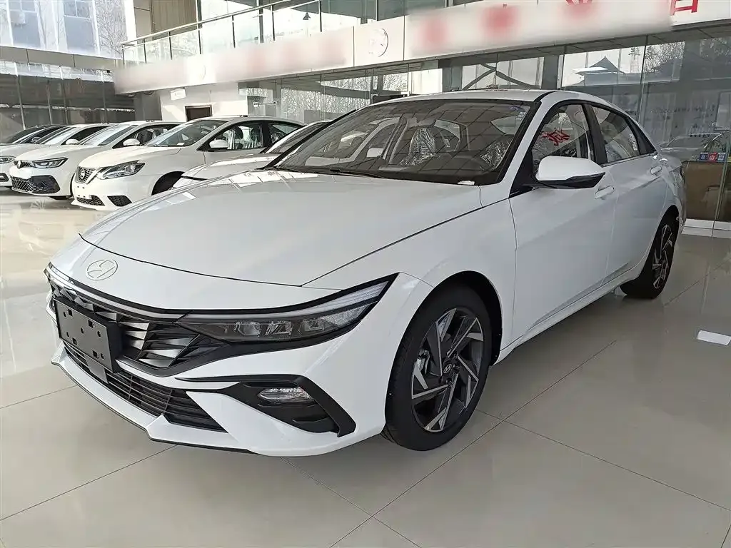 Hyundai Elantra — фото 3