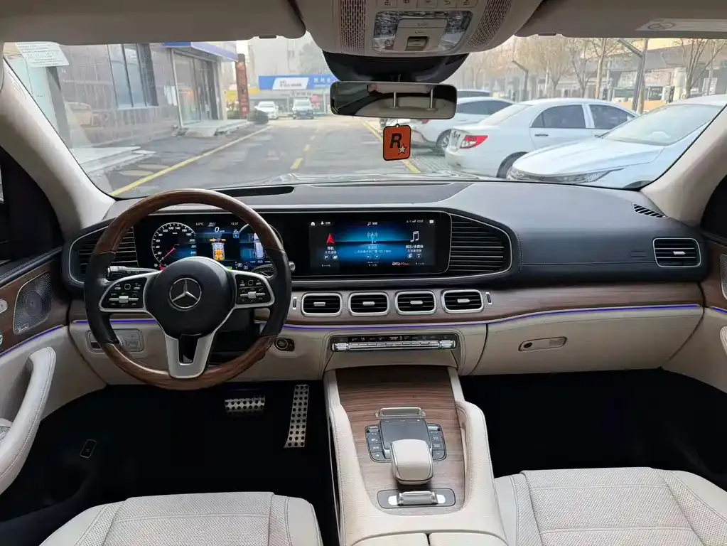 Mercedes-Benz GLS — фото 9