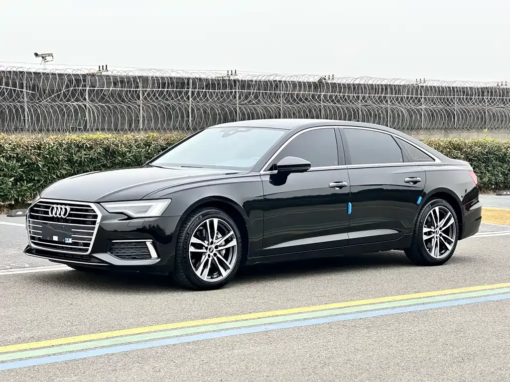 Audi A6L — фото 1
