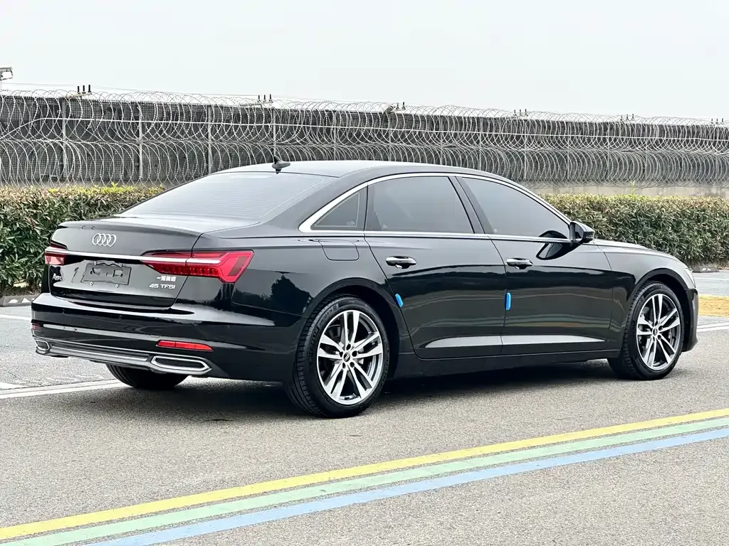 Audi A6L — фото 8