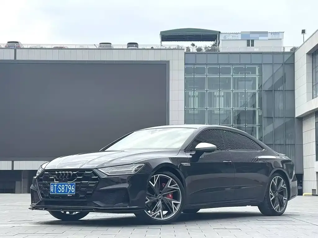Audi A7L — фото 1