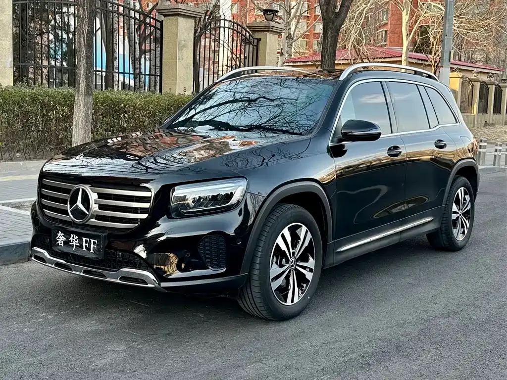 Mercedes-Benz GLB — фото 1