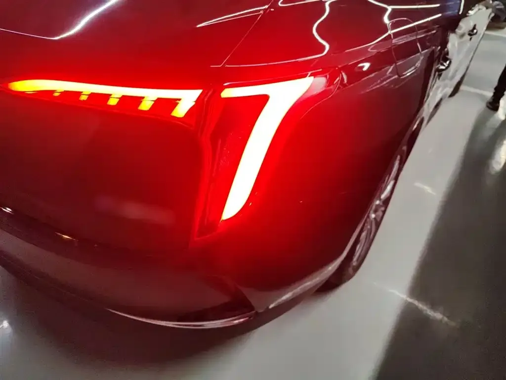 Hongqi E-QM5 — фото 2